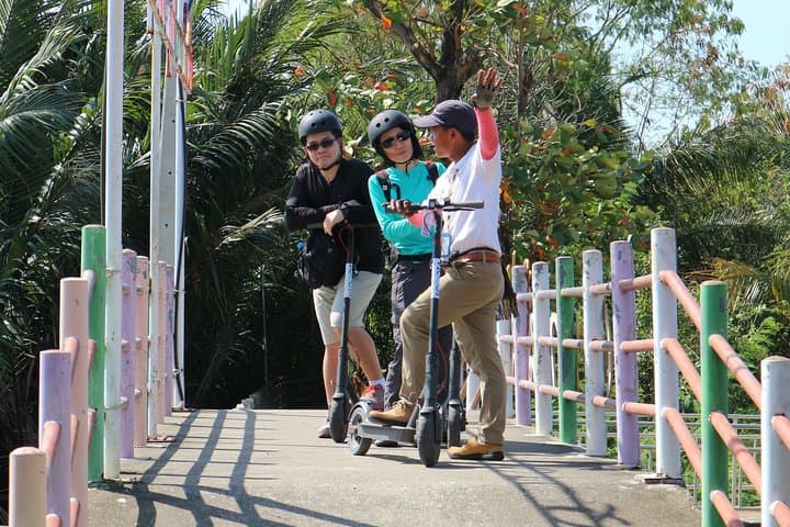 E‑Scooter Bang Kra Jao Ride: Explore Bangkok's Green Lung by Electric Scooter