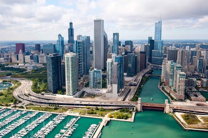 Chicago O'Hare to Downtown Private Luxury SUV Transfer photo 3