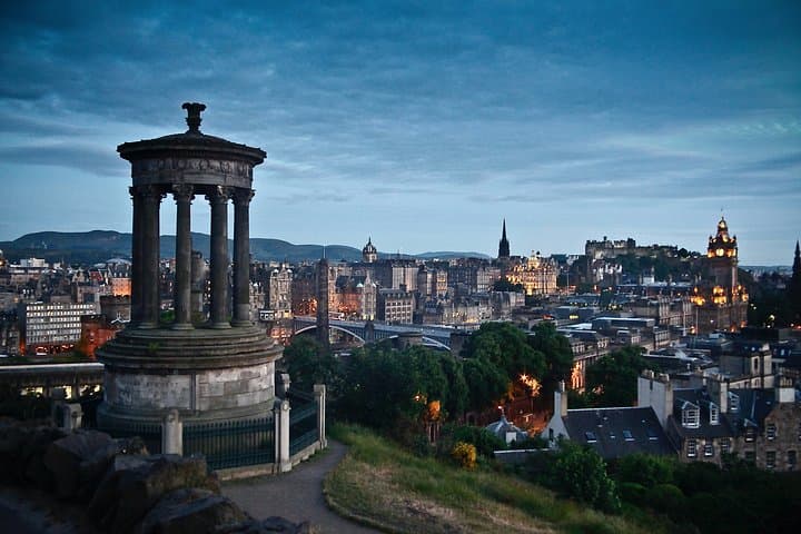 Private Walking Tour: Edinburgh Highlights with Skip-the-Line Castle Entry