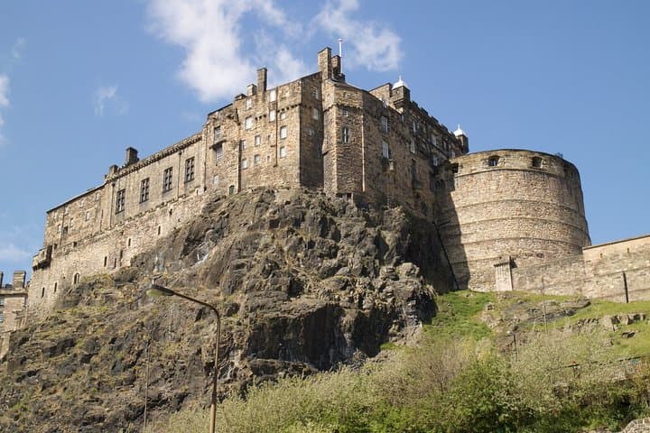 Private Walking Tour: Edinburgh Highlights with Skip-the-Line Castle Entry photo 5