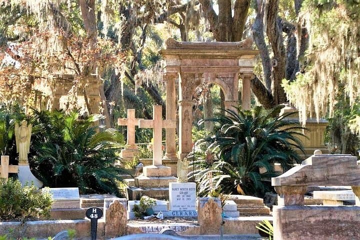 Inside Bonaventure Cemetery: Full Walking Tour with Downtown Pickup photo 2