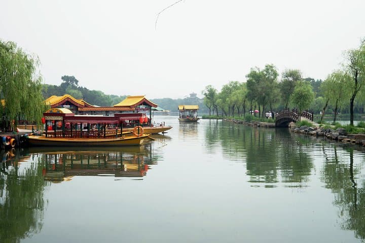 2-Day Chengde Summer Resort & Eight Outer Temples Tour from Beijing — UNESCO Qing Retreat photo 3