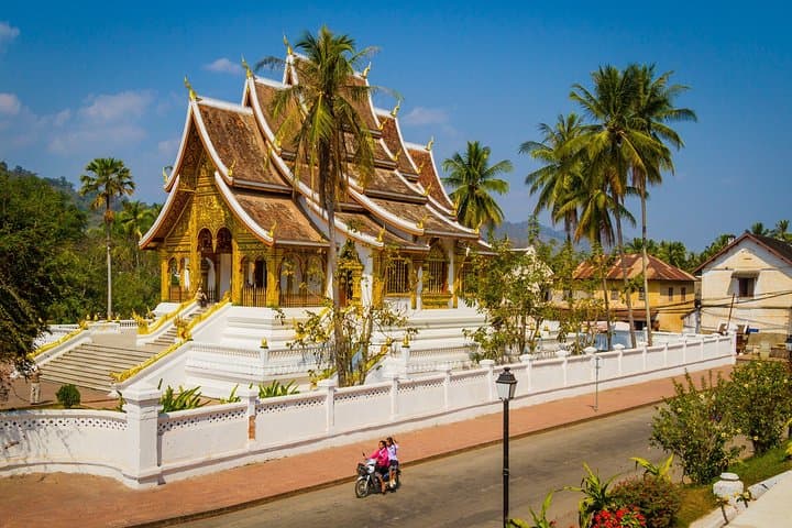 Essence of Luang Prabang: Half-Day Temple & Mount Phousi Tour photo 3