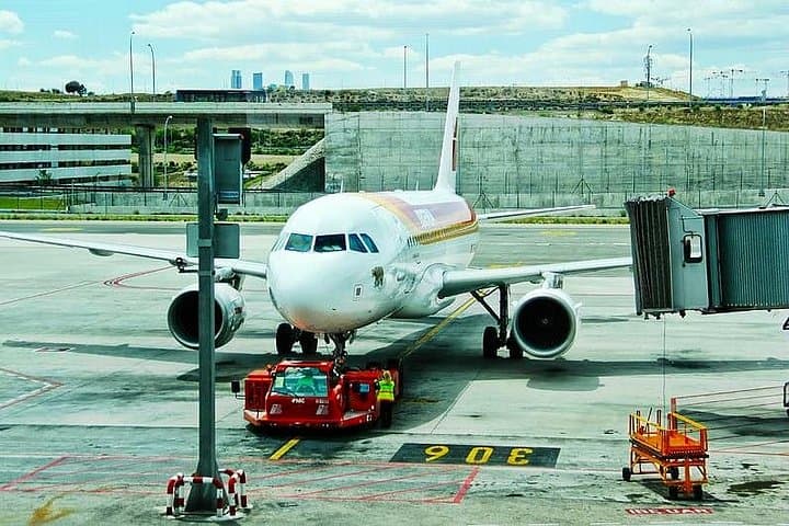 Private San Francisco Airport Transfer: Luxury One-Way Arrival and Departure photo 2