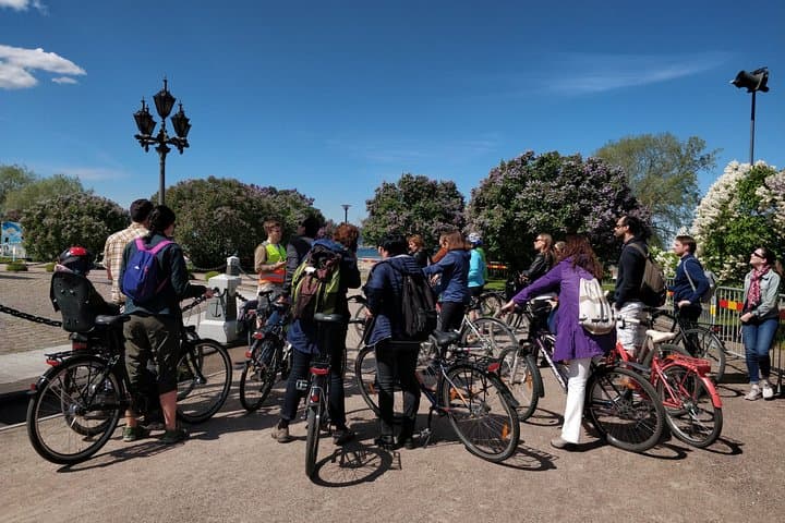 Tallinn Electric Bike Tour — Old Town, Kadriorg & Seaside in 2.5 Hours photo 2