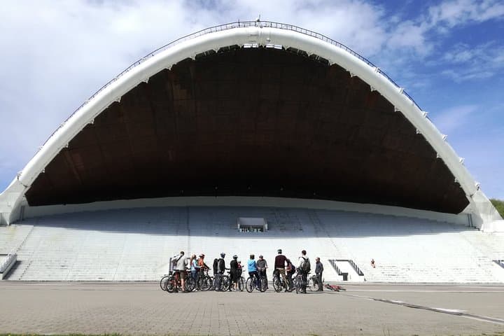 Tallinn Electric Bike Tour — Old Town, Kadriorg & Seaside in 2.5 Hours photo 4