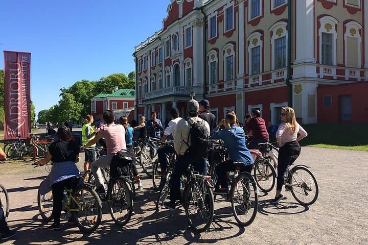 Tallinn Electric Bike Tour — Old Town, Kadriorg & Seaside in 2.5 Hours photo 5