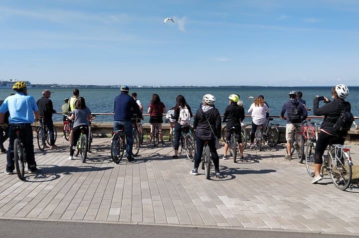 Tallinn Electric Bike Tour — Old Town, Kadriorg & Seaside in 2.5 Hours photo 6