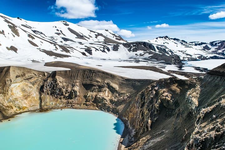 Askja Caldera Day Tour: Hike to Öskjuvatn and Víti Crater from Mývatn
