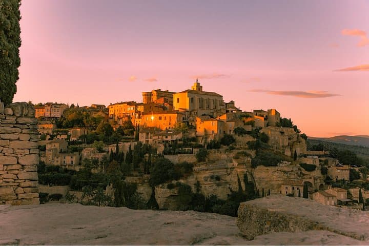 Half-Day Baux de Provence and Luberon Tour from Avignon — Les Baux, Gordes & Roussillon photo 2