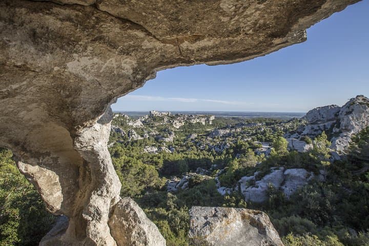 Half-Day Baux de Provence and Luberon Tour from Avignon — Les Baux, Gordes & Roussillon photo 3