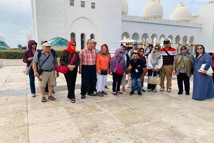 abu-dhabi-city-tour-grand-mosque-emirates-palace-louvre-museum photo 2