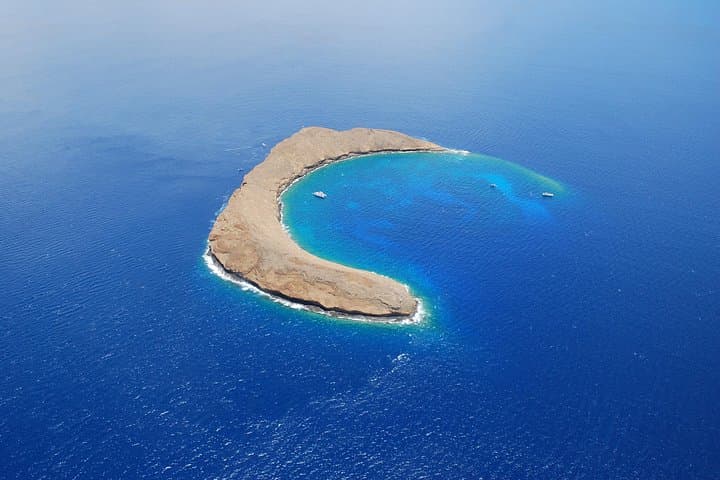 Molokini Crater Snorkeling Adventure Aboard the Lani Kai II — 5-Hour Morning Trip photo 2