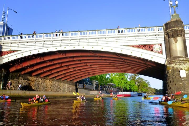 Melbourne City Twilight Kayak Tour: Paddle the Yarra at Golden Hour