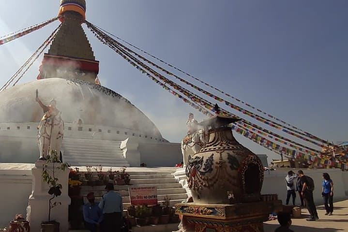 Guided Visit to Swayambhunath and Boudhanath Stupas in Kathmandu