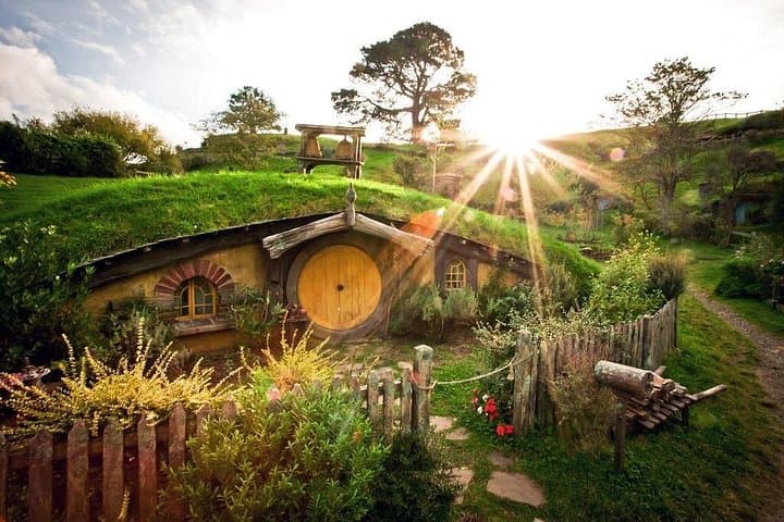Private Round-Trip Transfer from Auckland to Hobbiton — Stress-Free Shire Access photo 1
