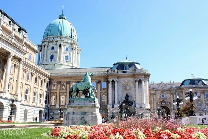 Buda Castle Walking Tour and Danube Evening Cruise — Budapest by Hill and River