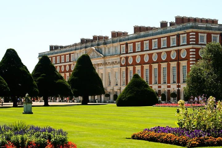 Private Hampton Court Palace Tour with Garden Maze & Audio Guide photo 3