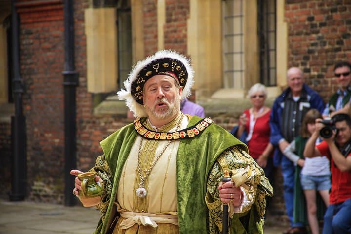Private Hampton Court Palace Tour with Garden Maze & Audio Guide photo 6