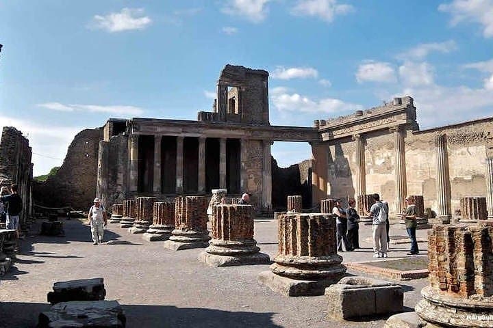 One-Day Pompeii & Amalfi Coast Tour — Positano, Amalfi and the Ruins of Pompeii photo 4