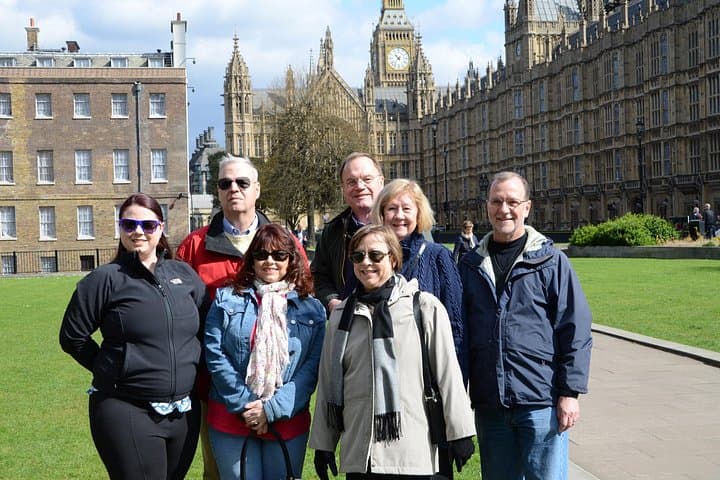Drive Like Bond: Ultimate James Bond Taxi Tour of London photo 3