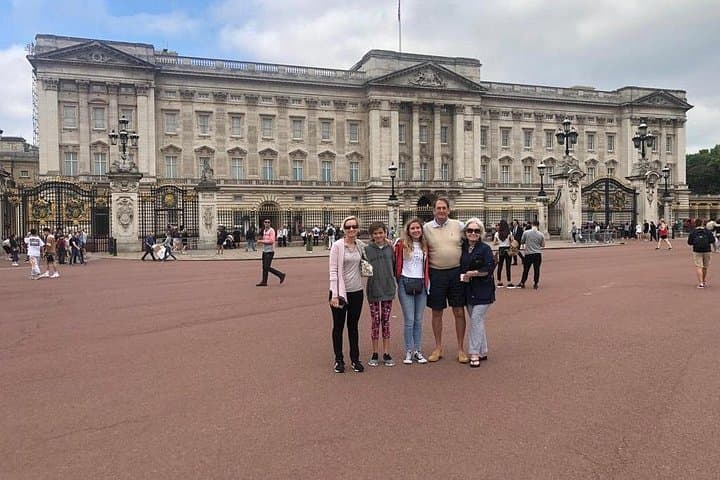Drive Like Bond: Ultimate James Bond Taxi Tour of London photo 5