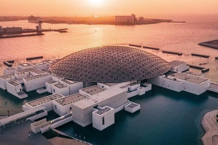 Abu Dhabi City Tour with Louvre: Sheikh Zayed, Corniche & Saadiyat Highlights