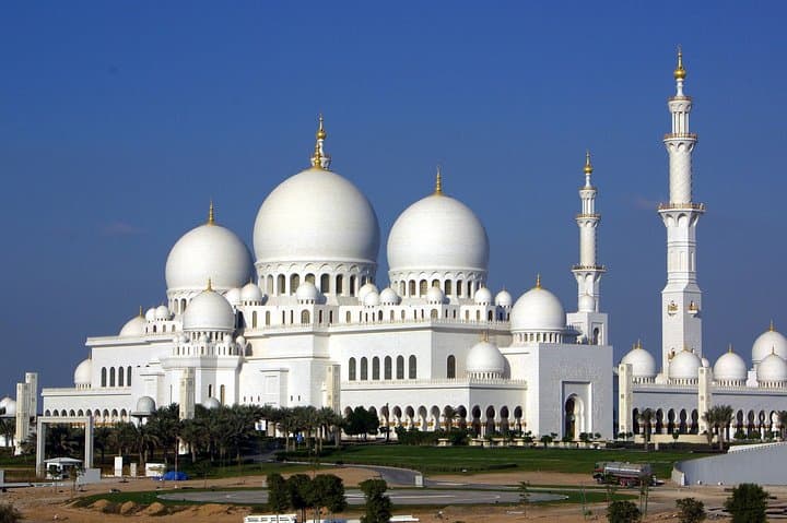 Abu Dhabi City Tour with Louvre: Sheikh Zayed, Corniche & Saadiyat Highlights photo 2