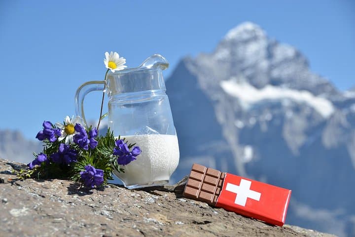 Zurich City Sightseeing, Lake Zurich Cruise & Lindt Chocolate Experience photo 2