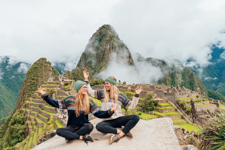 Cusco to Machu Picchu by Train: Full-Day Group Tour to the Citadel