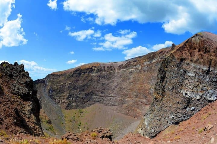 Vesuvius Hike and Lacryma Christi Wine Tasting — Day Tour from Naples photo 4