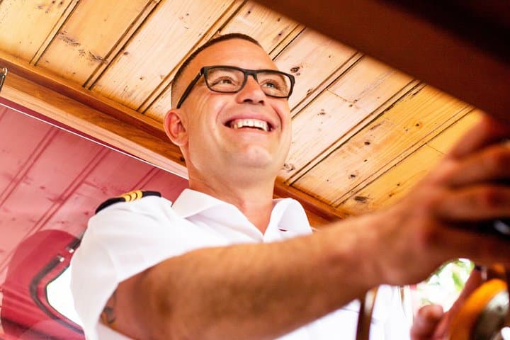 Electric Amsterdam Canal Cruise with Dutch Snacks and Drinks — 2-Hour Small-Group Tour photo 4
