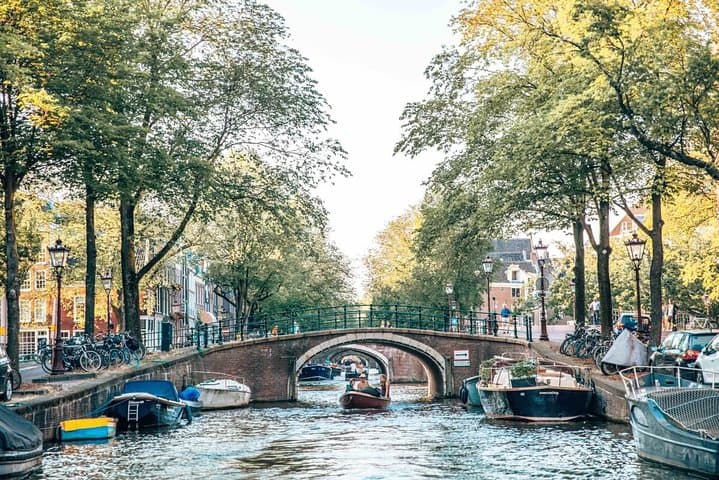 Private Canal Proposal Cruise in Amsterdam — Bubbles, Roses & Iconic Bridges photo 6