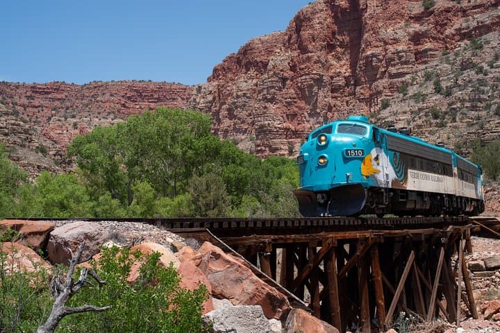 Verde Canyon Railroad: Scenic Luxury Train Ride Through Arizona’s Red Rocks