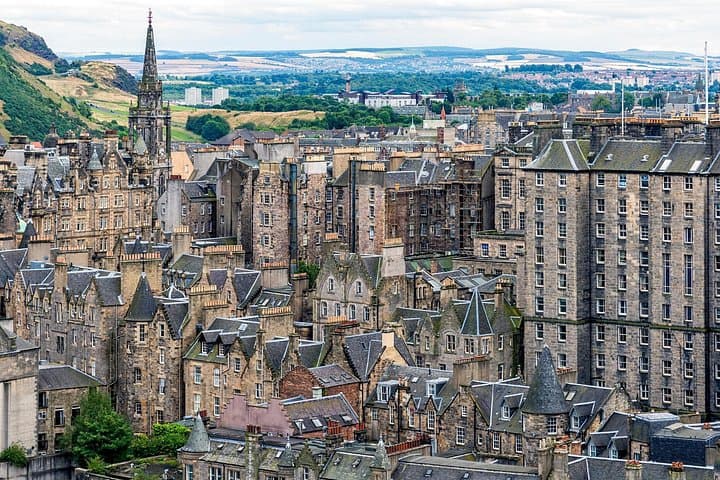 Edinburgh Private Walking Tour — Castle, Royal Mile & Calton Hill Views