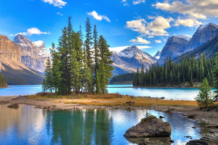 Two-Day Jasper National Park Tour: Columbia Icefield, Maligne Lake & Skywalk photo 3