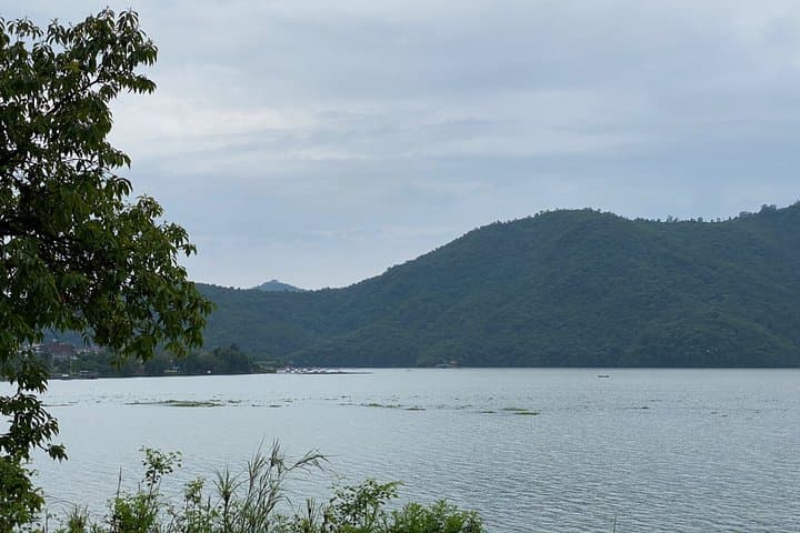 Fewa Lake Lakeside Walk: Easy Short Hike with Mountain Views photo 2