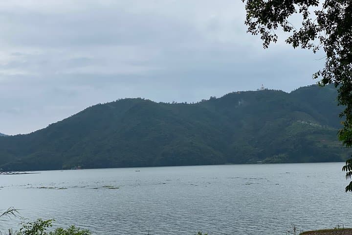Fewa Lake Lakeside Walk: Easy Short Hike with Mountain Views photo 3
