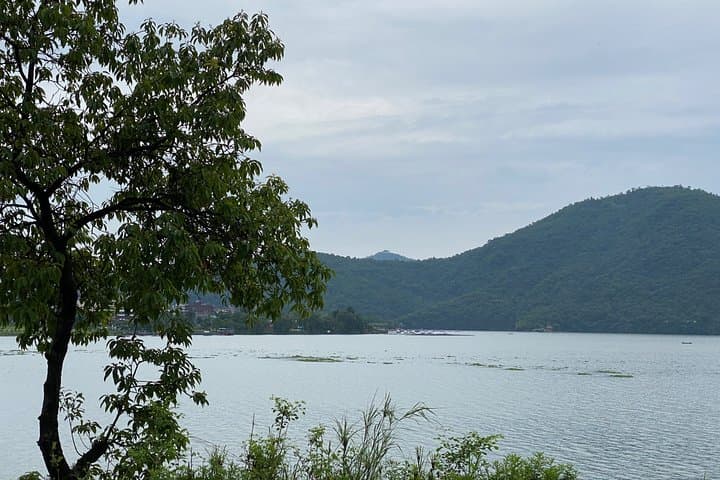 Fewa Lake Lakeside Walk: Easy Short Hike with Mountain Views photo 4