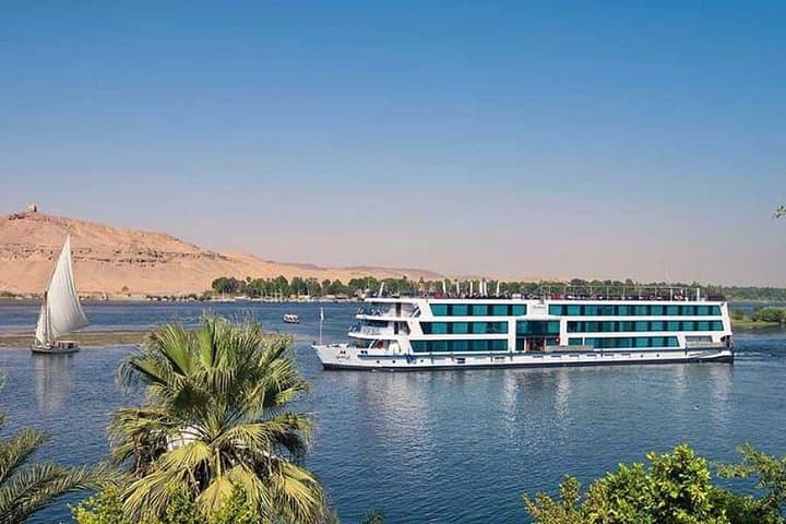 4-Day Aswan to Luxor Nile Cruise with Flights from Cairo