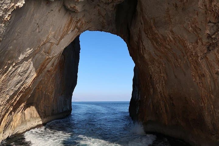 Capri Private Boat Tour from Naples or Sorrento — 6-Hour Coastline & Blue Grotto Experience photo 3