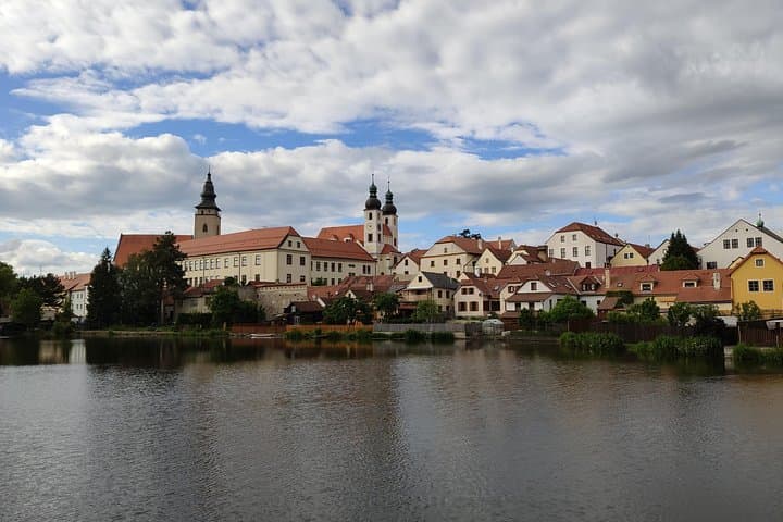 Prague to Fairytale Castles: Telc & Cervena Lhota Private Day Tour photo 4