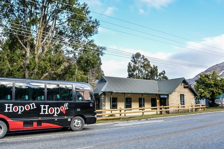 Queenstown Evening Hop-On Hop-Off Beer Tour: Taste Local Brews on the Lakeside Circuit