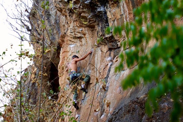 Mastering the Vertical: Climbing and Rappelling in Valle de Bravo