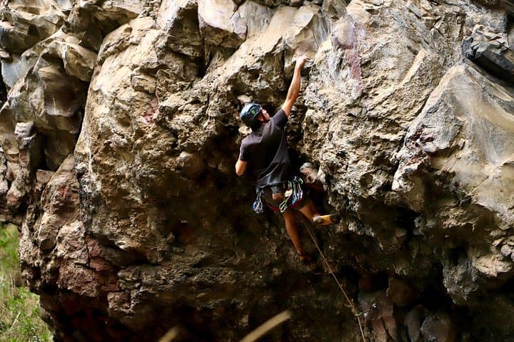 Mastering the Vertical: Climbing and Rappelling in Valle de Bravo photo 3