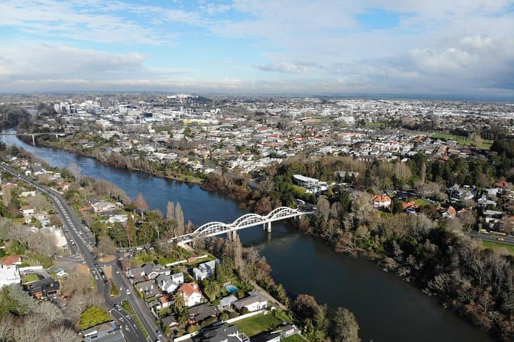 Romantic Private Tour in Hamilton: Hamilton Gardens & Waikato Riverside Walk photo 3