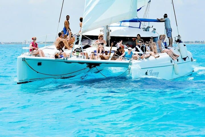 Isla Mujeres & Chichén Itzá Combo: 2-Day Catamaran Snorkel and Mayan Ruins from Cancún photo 2