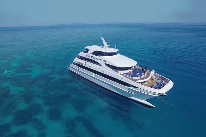 Great Barrier Reef Full-Day Cruise with 10-Minute Helicopter Scenic Flight photo 3