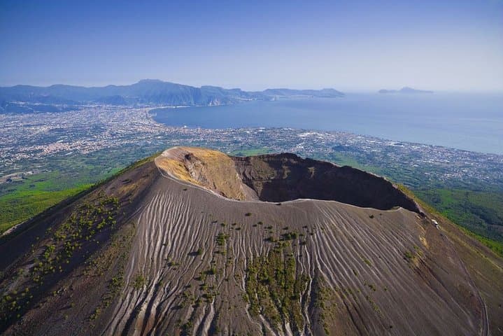 Guided Crater Walk on Mount Vesuvius: Hike from Naples with Panoramic Views photo 5