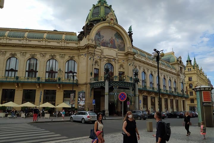 Rent-a-Friend Prague — Private Local Guide for Prague Castle & Old Town photo 3